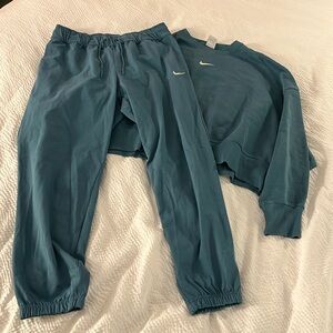 Women’s size medium Nike crop sweatshirt and joggers